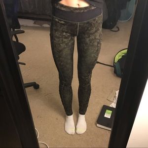 Lulu lemon size 4 camo leggings